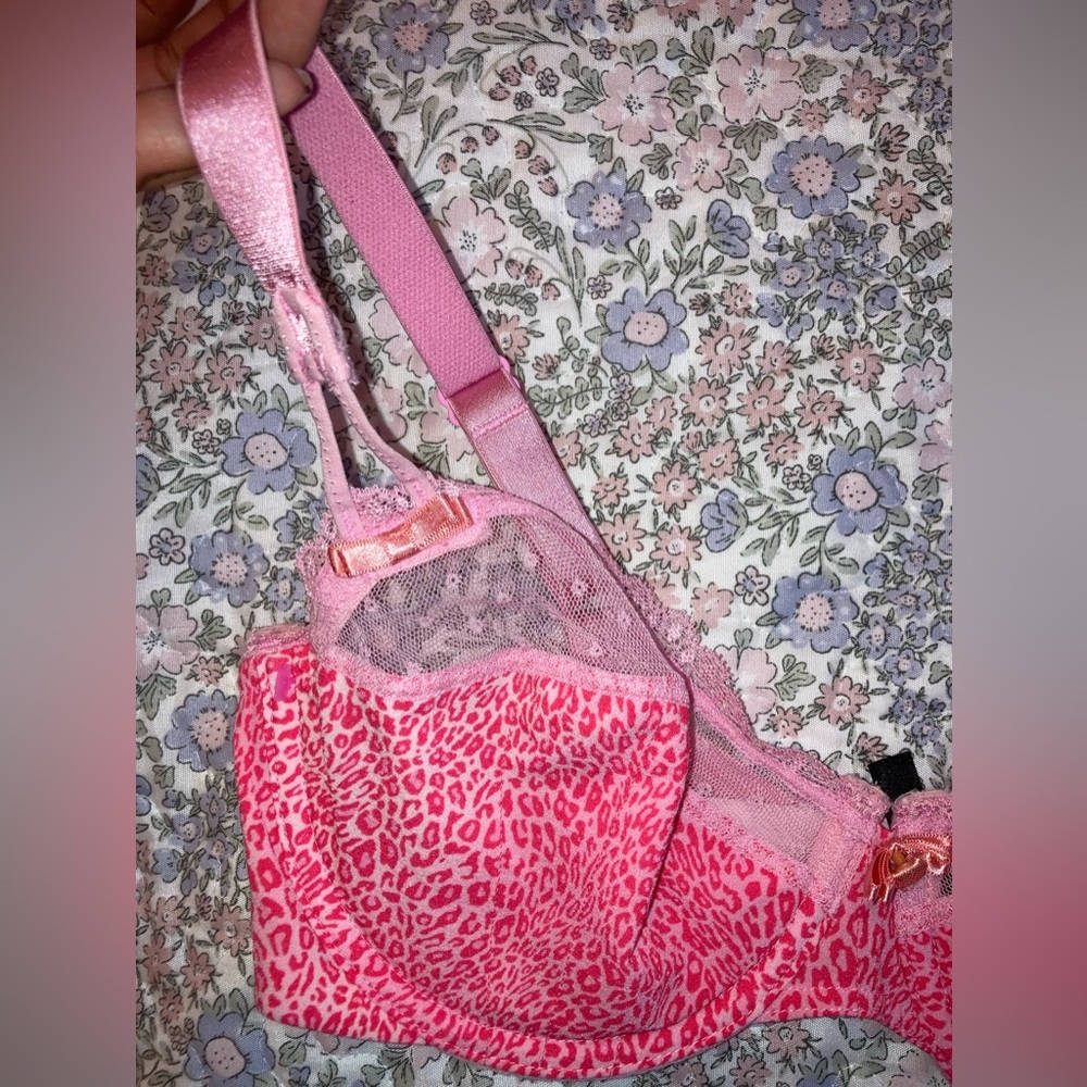 Pink Bra - Picture 3 of 5